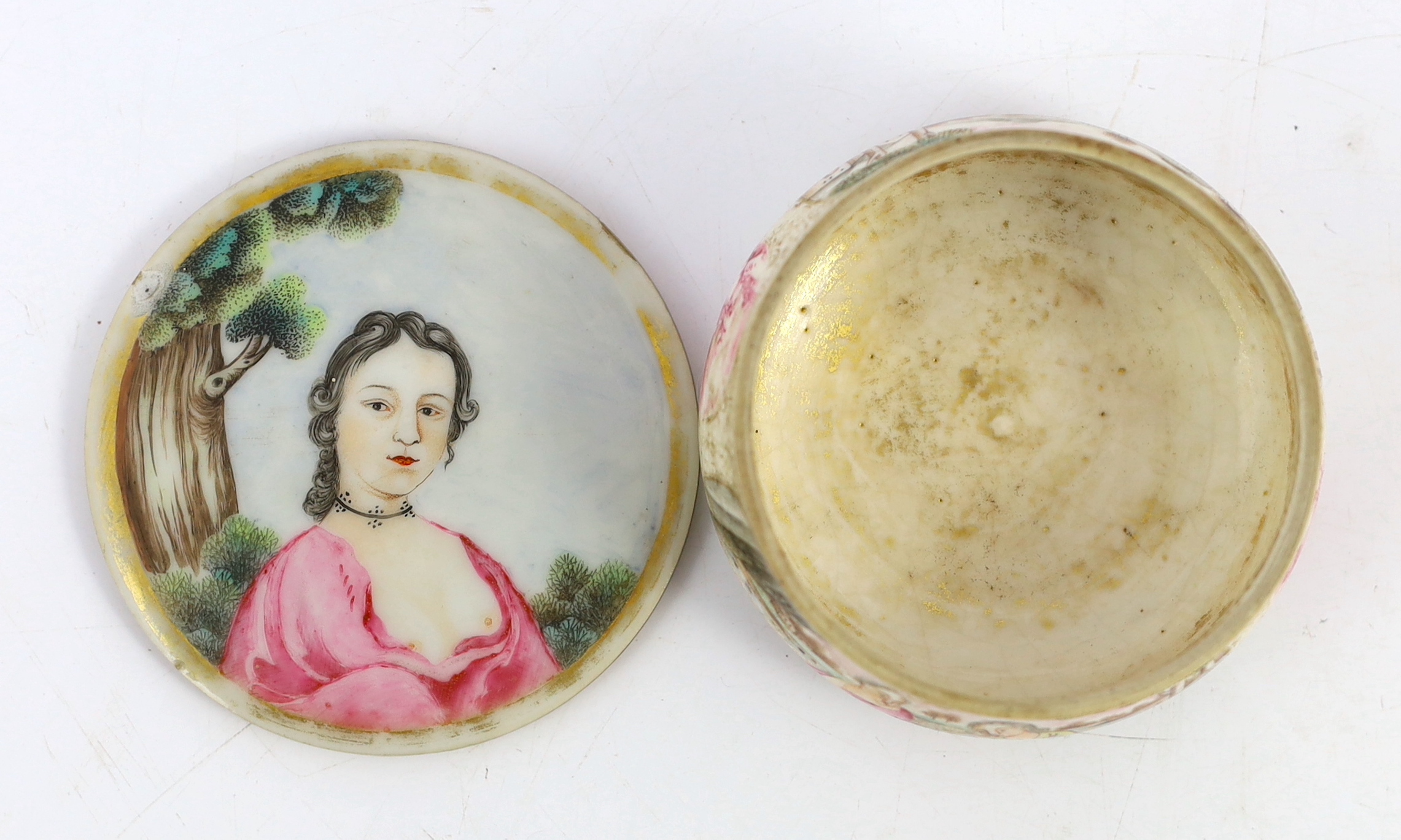 A Chinese famille rose European erotic subject snuff box and cover, Qianlong period, metal mounts lacking, crazed glaze to base